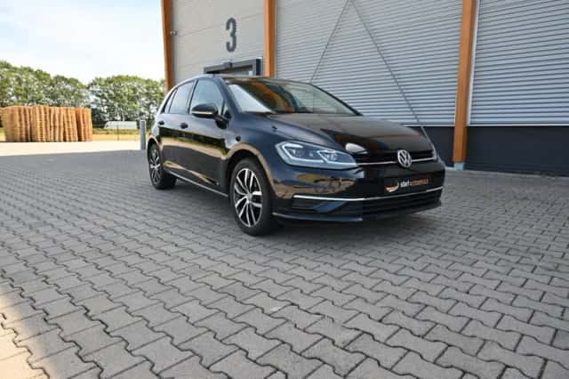 Volkswagen Golf (2017) thumbnail 2