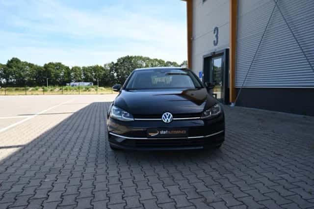 Volkswagen Golf (2017) thumbnail 4