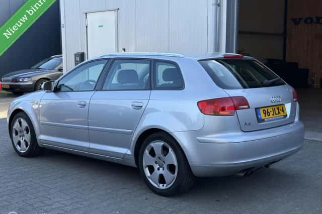 Audi A3 (2009) thumbnail 2