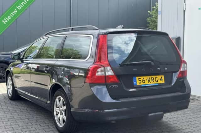 Volvo V70 (2010) thumbnail 2