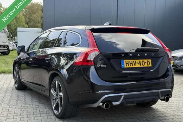 Volvo V60 (2011) thumbnail 2
