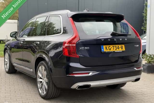 Volvo XC90 (2016) thumbnail 2