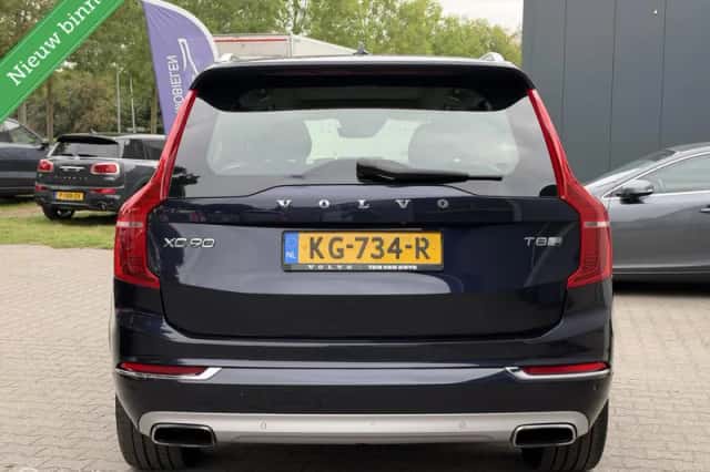 Volvo XC90 (2016) thumbnail 3