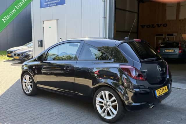 Opel Corsa (2013) thumbnail 2