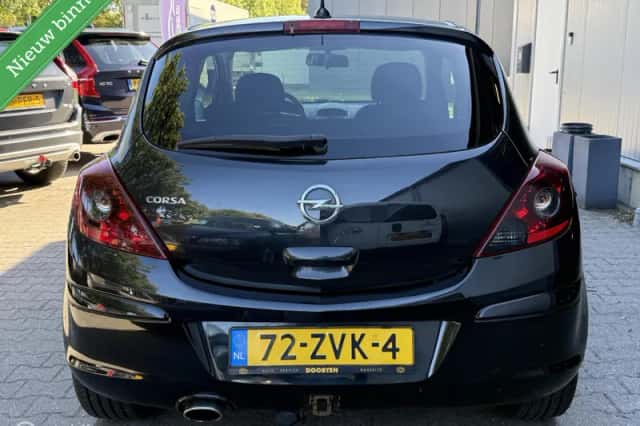 Opel Corsa (2013) thumbnail 3