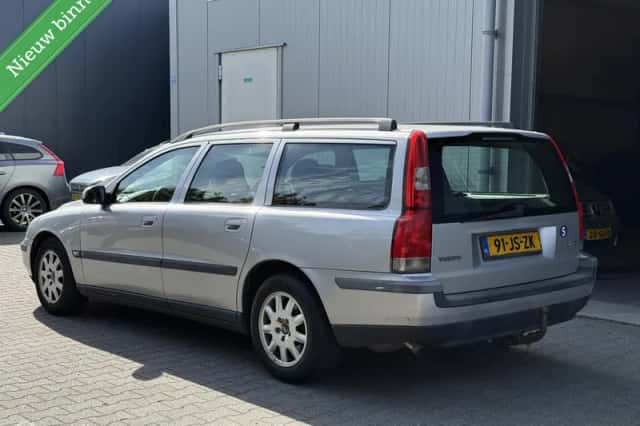 Volvo V70 (2002) thumbnail 2