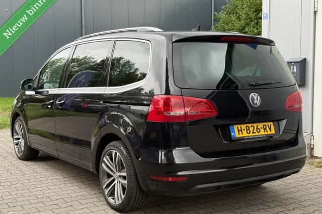 Volkswagen Sharan (2013) thumbnail 2