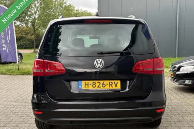Volkswagen Sharan (2013) thumbnail 3