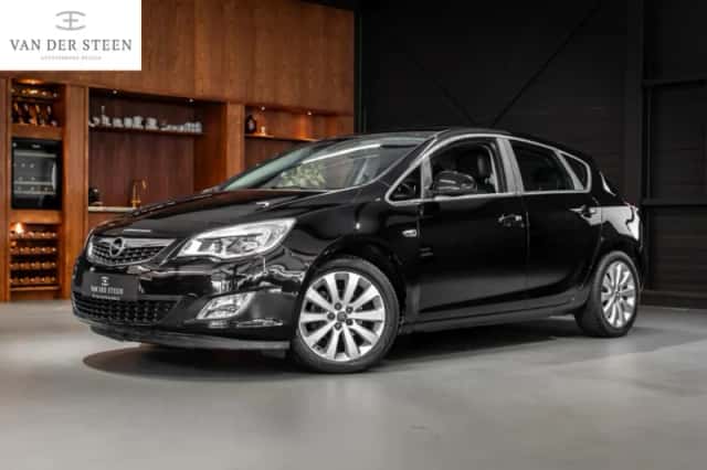 Opel Astra (2011) thumbnail 1