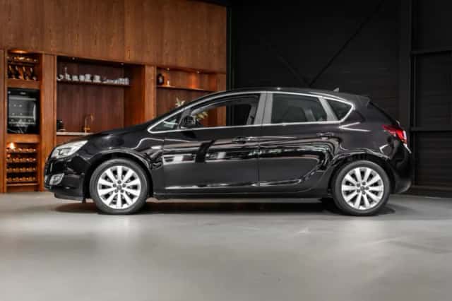 Opel Astra (2011) thumbnail 6
