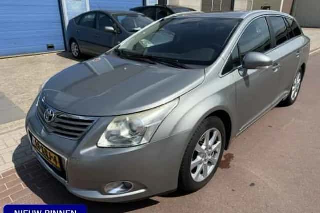 Toyota Avensis (2010) thumbnail 1