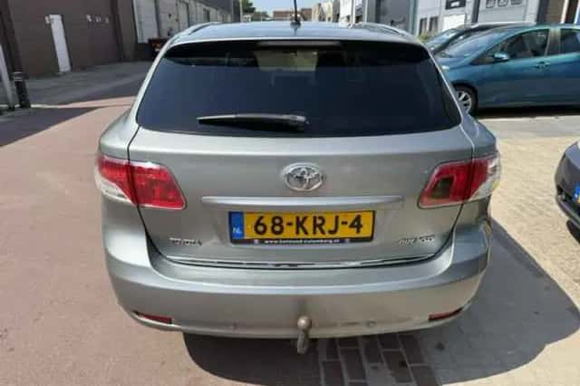 Toyota Avensis (2010) thumbnail 4