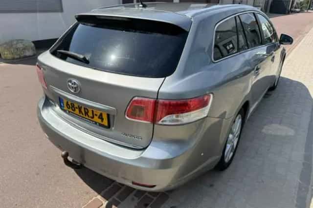 Toyota Avensis (2010) thumbnail 6