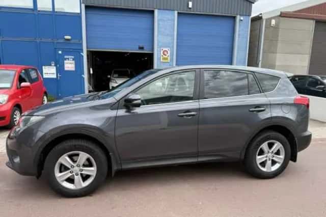 Toyota RAV4 (2013) thumbnail 2