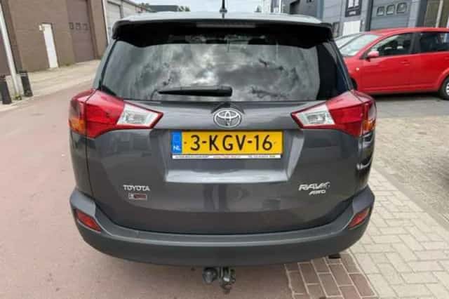 Toyota RAV4 (2013) thumbnail 4