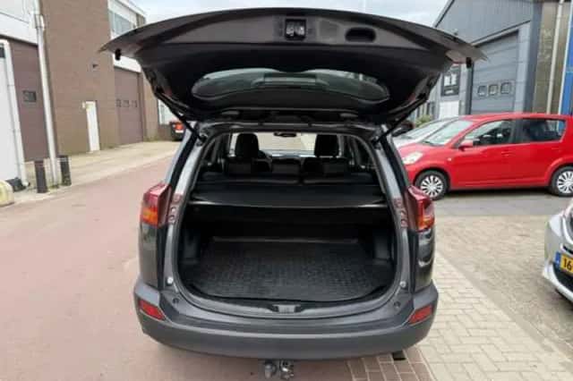 Toyota RAV4 (2013) thumbnail 5