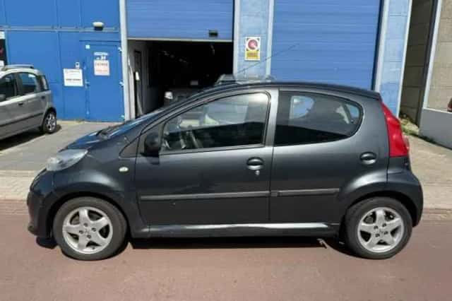 Peugeot 107 (2009) thumbnail 2