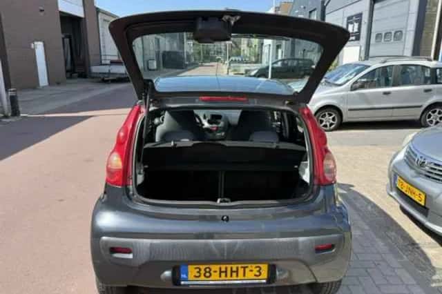 Peugeot 107 (2009) thumbnail 5