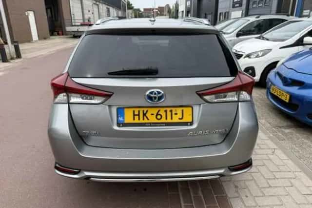 Toyota Auris (2015) thumbnail 4