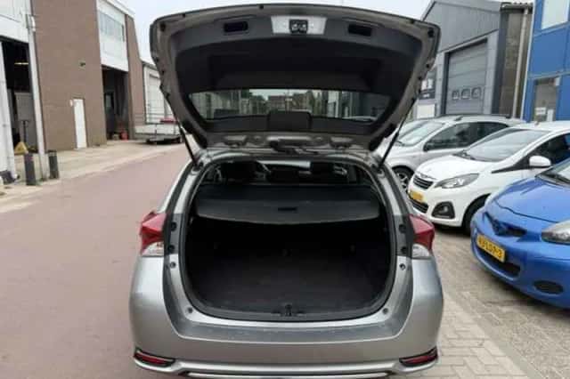 Toyota Auris (2015) thumbnail 5