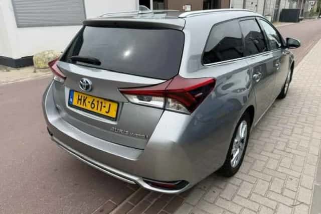 Toyota Auris (2015) thumbnail 6