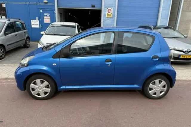 Toyota Aygo (2010) thumbnail 2
