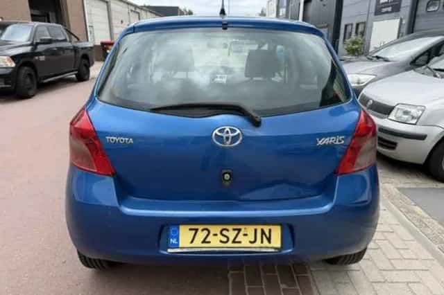 Toyota Yaris (2006) thumbnail 4