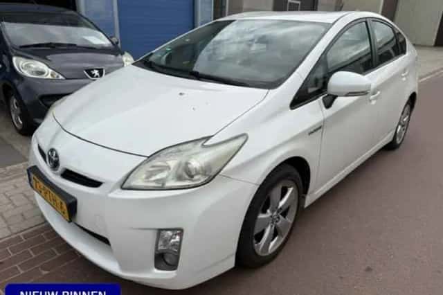 Toyota Prius (2011) thumbnail 1