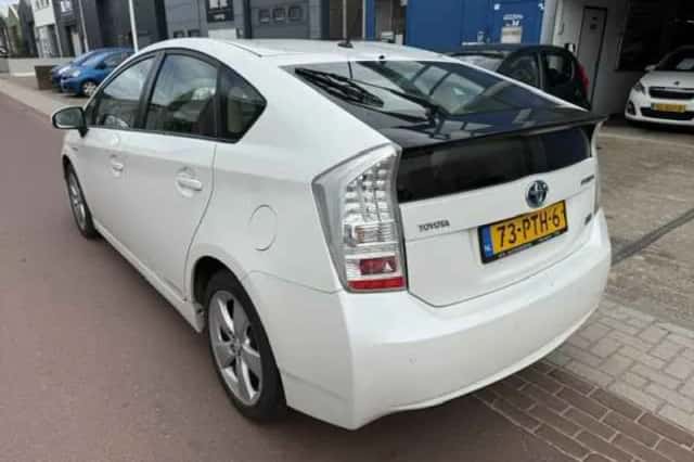Toyota Prius (2011) thumbnail 3