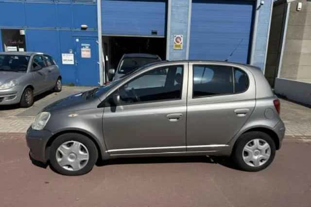 Toyota Yaris (2004) thumbnail 2