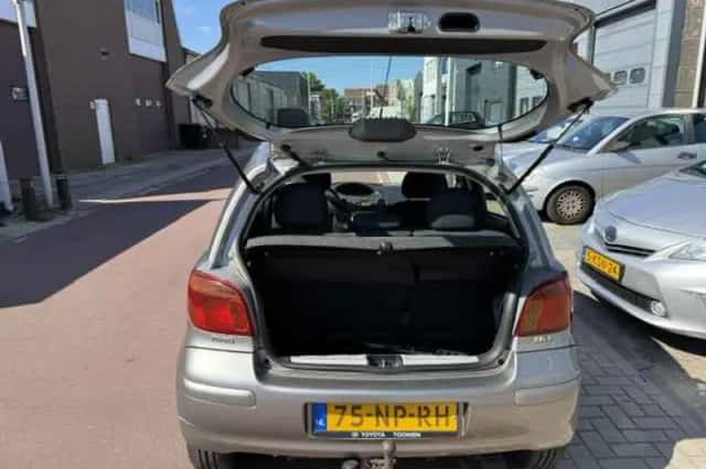 Toyota Yaris (2004) thumbnail 5