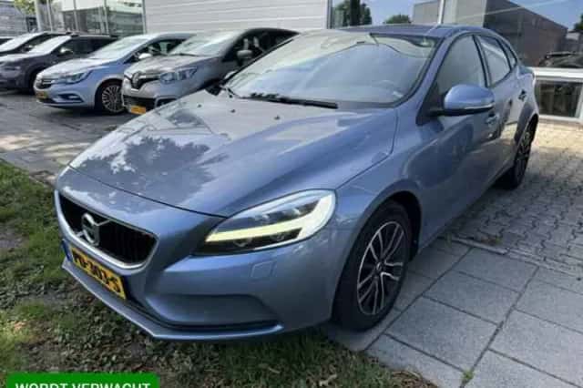 Volvo V40 (2017) thumbnail 1