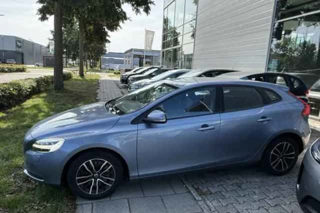 Volvo V40 (2017) thumbnail 2