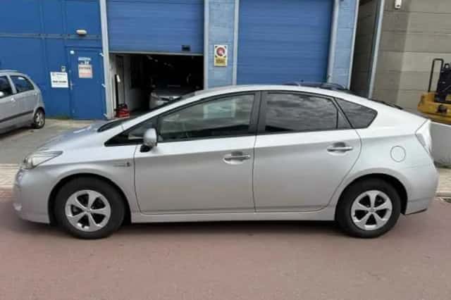 Toyota Prius (2012) thumbnail 2