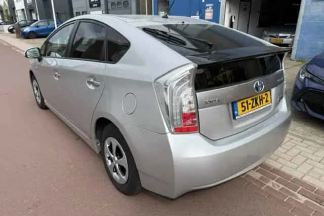 Toyota Prius (2012) thumbnail 3