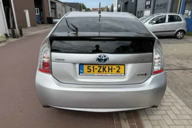 Toyota Prius (2012) thumbnail 4