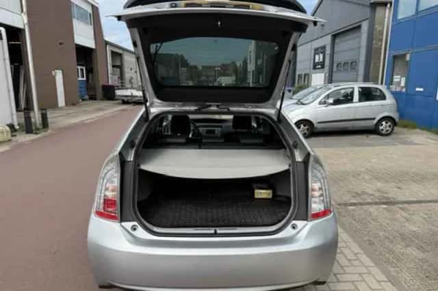 Toyota Prius (2012) thumbnail 5