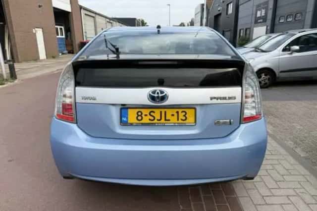Toyota Prius (2013) thumbnail 4