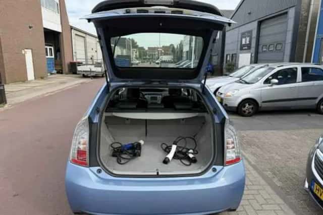 Toyota Prius (2013) thumbnail 5