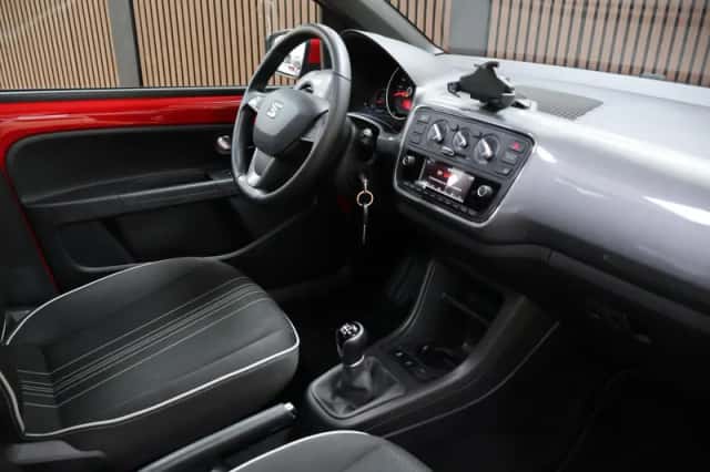 SEAT Mii (2017) thumbnail 3
