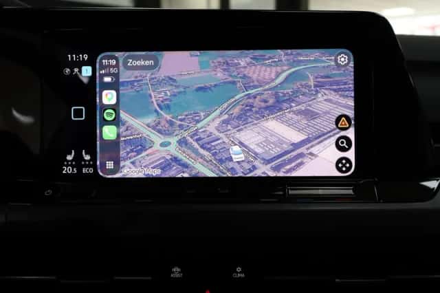 Volkswagen Golf (2022) thumbnail 5