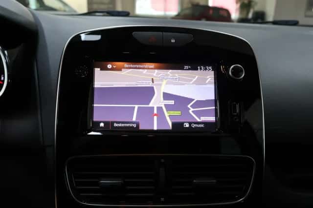 Renault Clio (2018) thumbnail 5