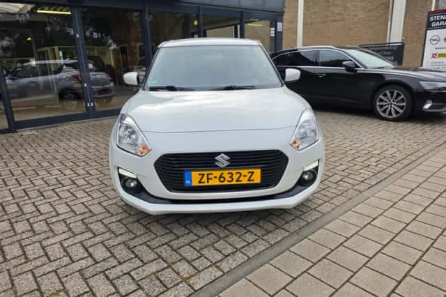 Suzuki Swift (2019) thumbnail 2