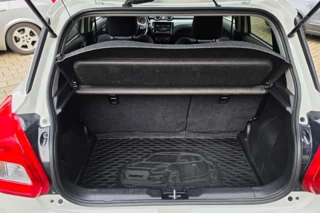 Suzuki Swift (2019) thumbnail 5