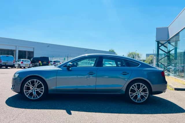 Audi A5 (2011) thumbnail 3