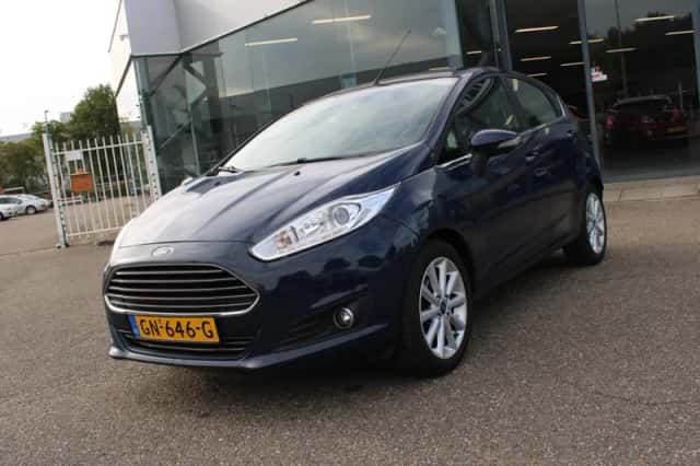 Ford Fiesta (2015) thumbnail 3