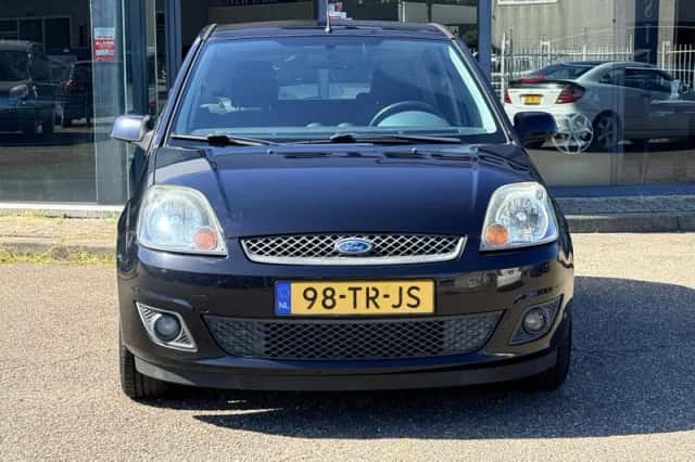 Ford Fiesta (2007) thumbnail 2