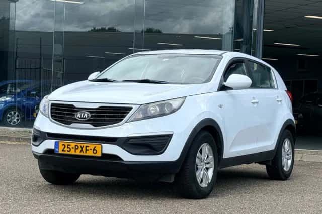 Kia Sportage (2011) thumbnail 2
