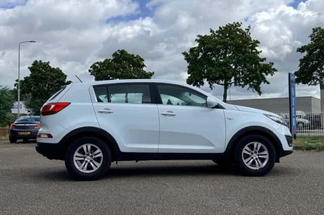 Kia Sportage (2011) thumbnail 4