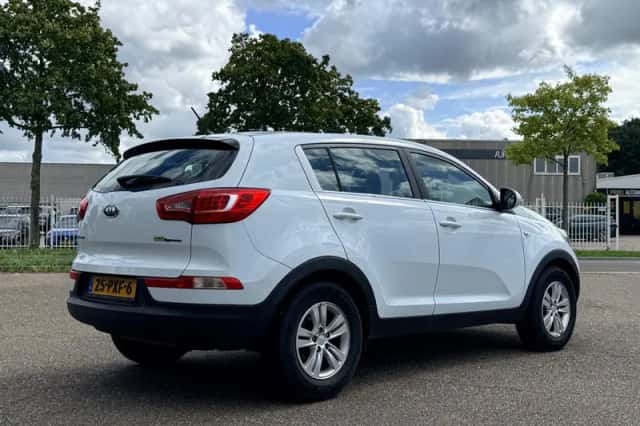 Kia Sportage (2011) thumbnail 5